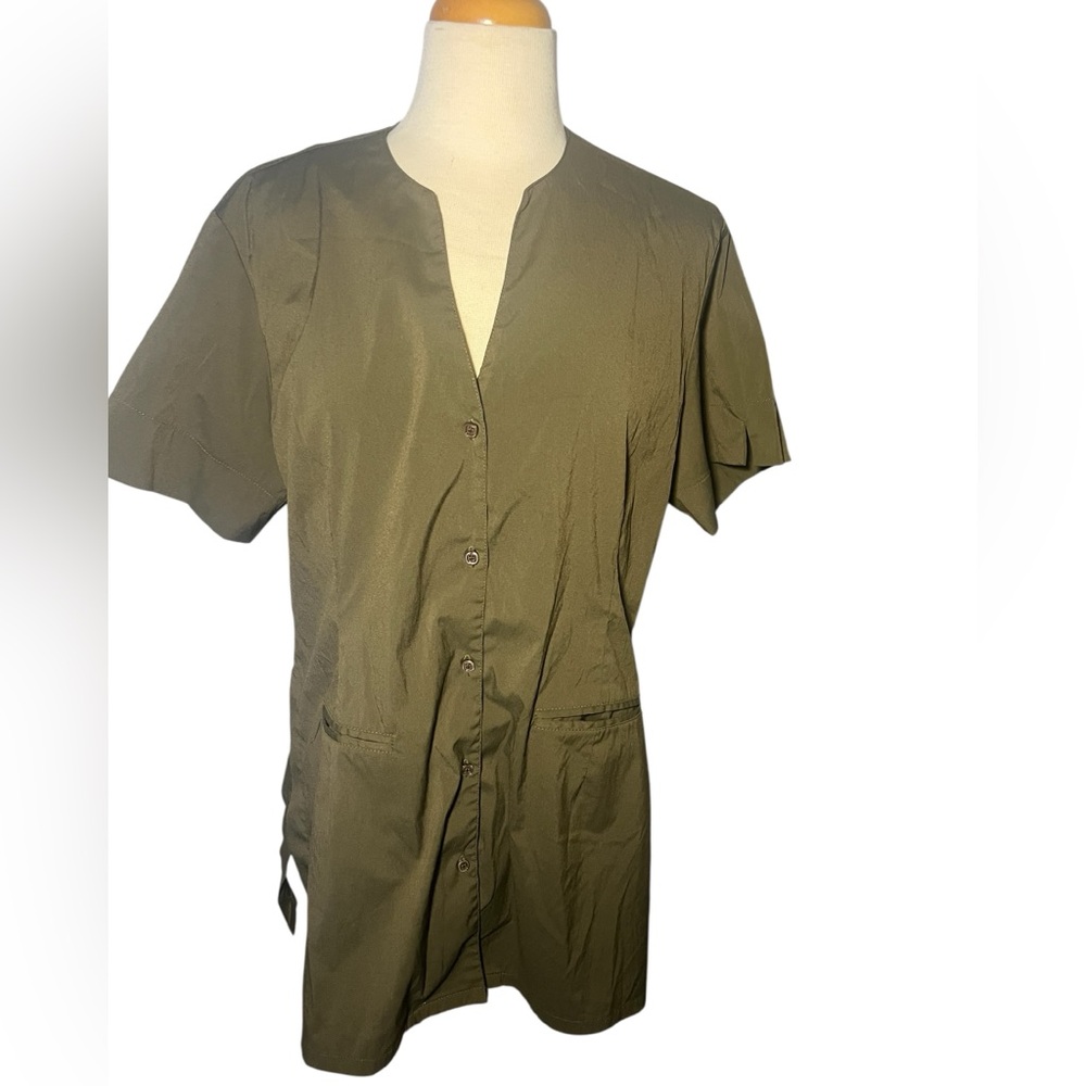 Noel Asmar green uniform spa top size XL
